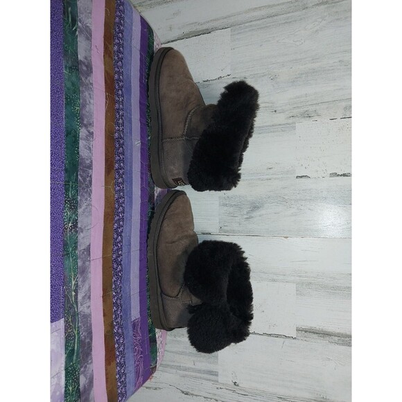 UGG Bailey Button 5803 Women's Boots Size 7 Brown Suede - Picture 5 of 9